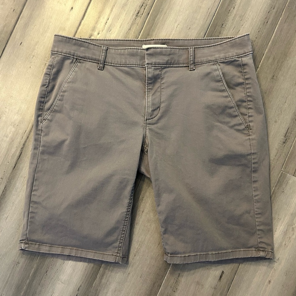 LOFT Bermuda Shorts, Size 6, Gray in GREAT CONDITION